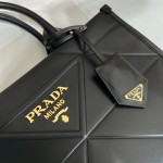 Prada Triangle Diamond Tote Bag 🎉 Tote bag 1ba378