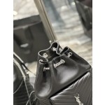 SAINT LAURENT  V型绗缝迷你水桶包型号：672609