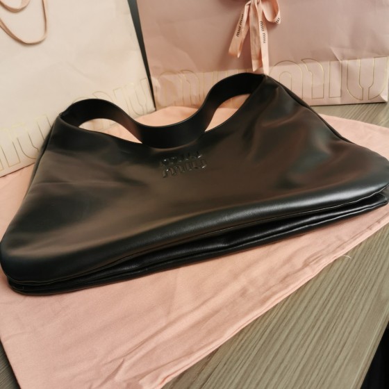 MIU MIU 5BB134 hobo款