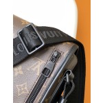 Louis Vuitton M46442 Presbyopia This Archy Small Messenger Bag