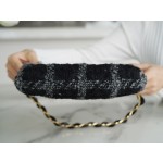 𝗖𝗛𝗔𝗡𝗘𝗟 𝟮𝟐𝑲 New 𝒉𝒐𝒃𝒐 Tweed Underarm Bag