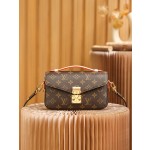 Louis Vuitton 𝐋𝐎𝐎𝐏 𝐇𝐎𝐁𝐎 catwalk style #M46311#mini postman