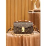 Louis Vuitton 𝐋𝐎𝐎𝐏 𝐇𝐎𝐁𝐎 catwalk style #M46311#mini postman