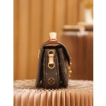 Louis Vuitton 𝐋𝐎𝐎𝐏 𝐇𝐎𝐁𝐎 catwalk style #M46311#mini postman