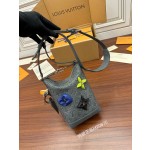 Louis Vuitton FW22 show handbag M20875
