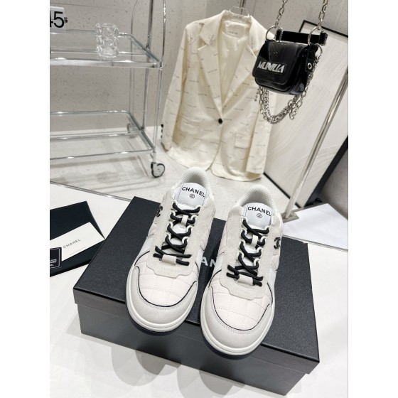 CHANEL's latest popular water diamond panda sneaker