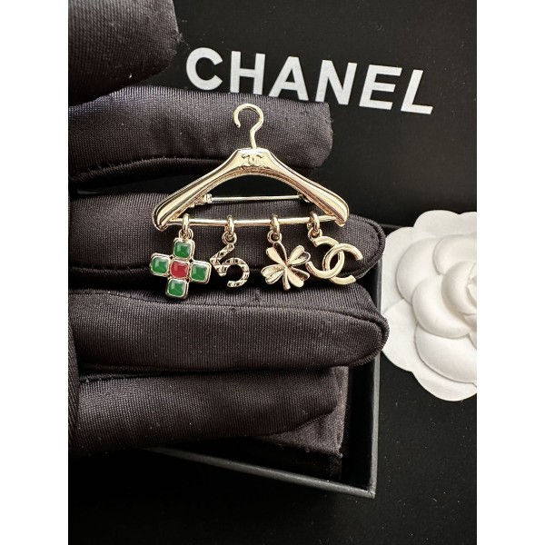 CHANEL brooch