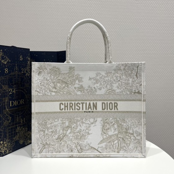 DIOR TOTE Christmas Limited Edition Collection