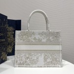 DIOR TOTE Gold Magpie Flower Graphic