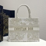 DIOR TOTE Gold Magpie Flower Graphic