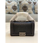 𝗖𝗵𝗮𝗻𝗲𝗹 𝗟𝗲𝗯𝗼𝘆 进口蟒蛇皮 内配小羊皮 最新款重金属手柄包