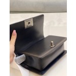 𝗖𝗵𝗮𝗻𝗲𝗹 𝗟𝗲𝗯𝗼𝘆 进口蟒蛇皮 内配小羊皮 最新款重金属手柄包