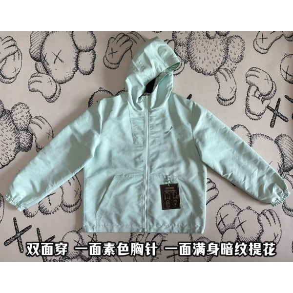 Louis Vuitton wears the latest jacket jacket on both sides