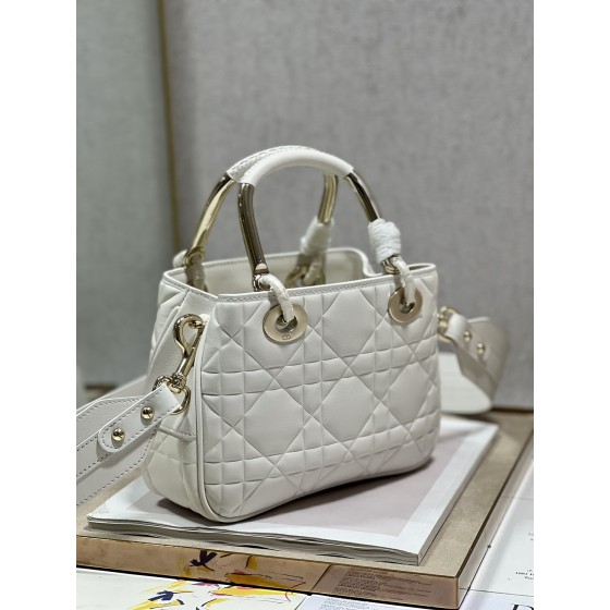 LADY DIOR 95.22 "Runway Model