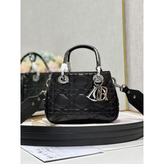 LADY DIOR 95.22 "Runway Model