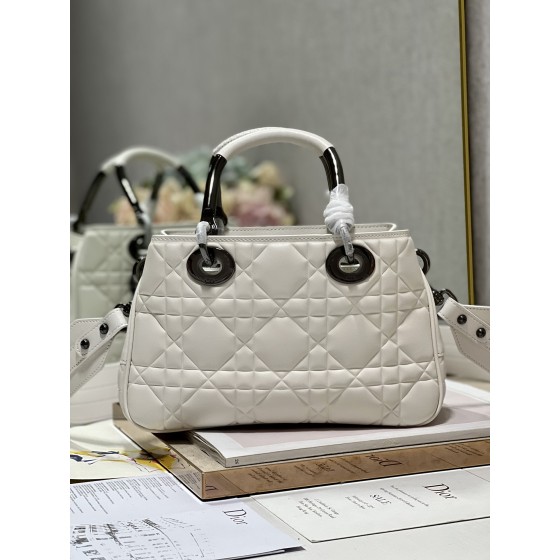 LADY DIOR 95.22 "Runway Model