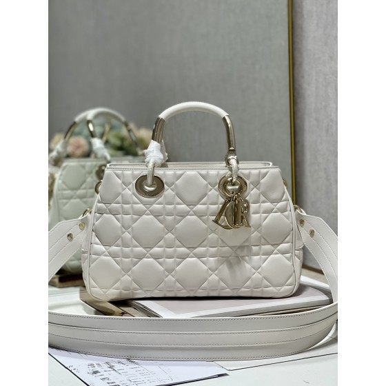 LADY DIOR 95.22 "Runway Model