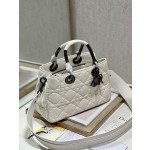 LADY DIOR 95.22 "Runway Model