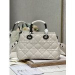 LADY DIOR 95.22 "Runway Model