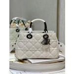 LADY DIOR 95.22 "Runway Model