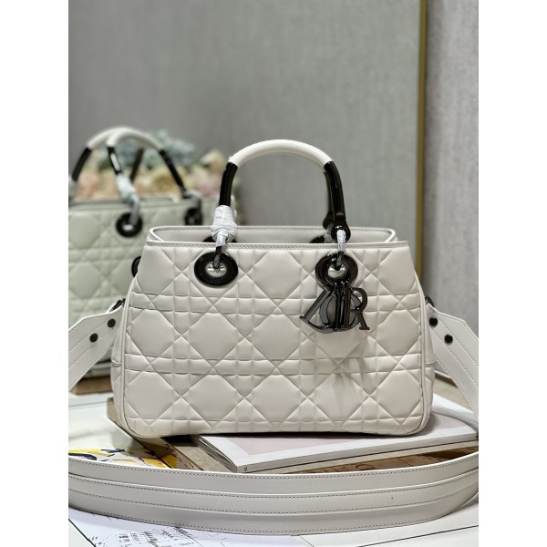 LADY DIOR 95.22 "Runway Model