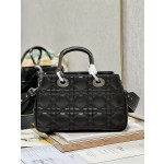 LADY DIOR 95.22 "Runway Model