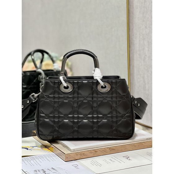 LADY DIOR 95.22 "Runway Model