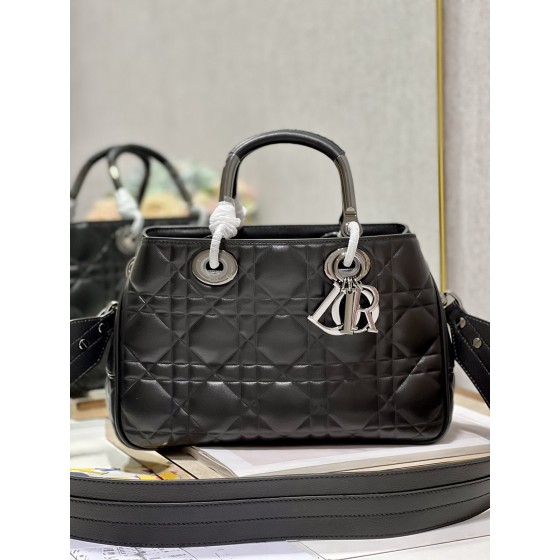 LADY DIOR 95.22 "Runway Model