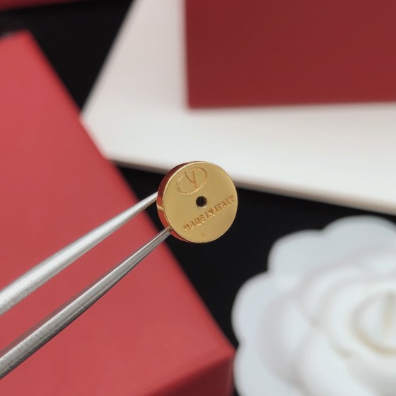 Valentino pearl earrings with V-shaped diamonds