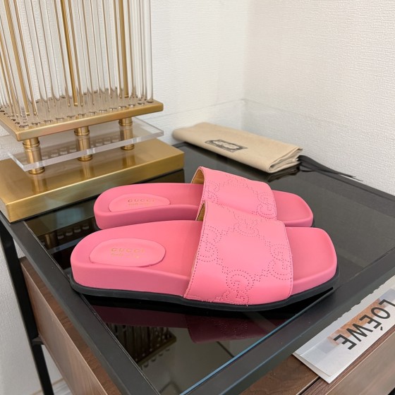 Gucci's new beach slipper collection