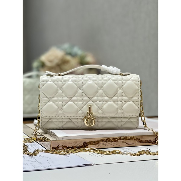 Dior Pearl Handbag Model: 0980