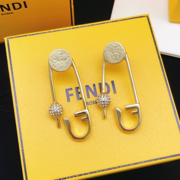 FENDI Earnails