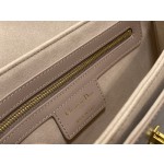 Dior's latest 30 Montaigne Avenue series 0322