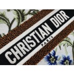 Dior's Five Grid Unique Flower Embroidery 6605