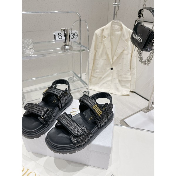 Dior's latest popular woven sandals