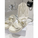 Dior's latest popular woven sandals