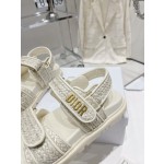 Dior's latest popular woven sandals