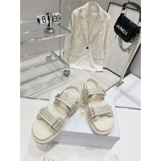 Dior's latest popular woven sandals