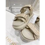 Dior's latest popular woven sandals