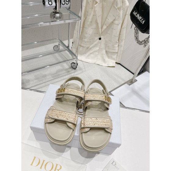 Dior's latest popular woven sandals
