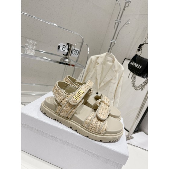 Dior's latest popular woven sandals