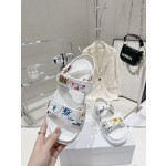 Dior's latest popular embroidered sandals