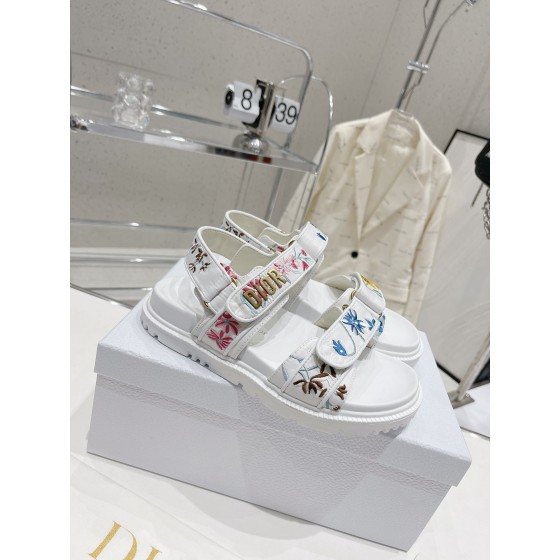 Dior's latest popular embroidered sandals
