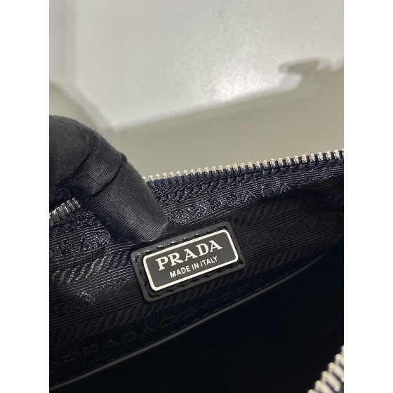 Prada triangle bag 🎉 2VH155 Plain
