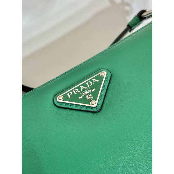 Prada triangle bag 🎉 2VH155 Plain