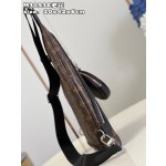 Louis Vuitton-Shoulder Bag Stitching Monogram Canvas and Taiga Calfskin