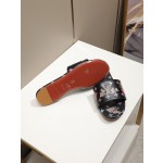 Louis Vuitton New Flat Low Slotted Trailer