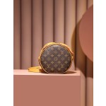 Louis Vuitton 𝐁𝐎Î𝐓𝐄 𝐂𝐇𝐀𝐏𝐄𝐀𝐔 𝐒𝐎𝐔𝐏𝐋𝐄 new soft cake