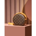 Louis Vuitton 𝐁𝐎Î𝐓𝐄 𝐂𝐇𝐀𝐏𝐄𝐀𝐔 𝐒𝐎𝐔𝐏𝐋𝐄 new soft cake