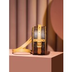 Louis Vuitton 𝐁𝐎Î𝐓𝐄 𝐂𝐇𝐀𝐏𝐄𝐀𝐔 𝐒𝐎𝐔𝐏𝐋𝐄 new soft cake